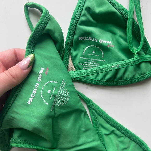 Bikini - Picture 3 of 4